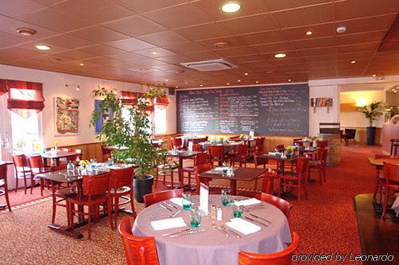 Brit Hotel Rennes Le Castel Restaurante foto