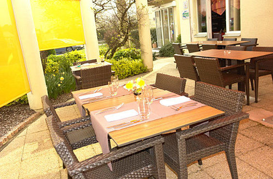 Brit Hotel Rennes Le Castel Exterior foto
